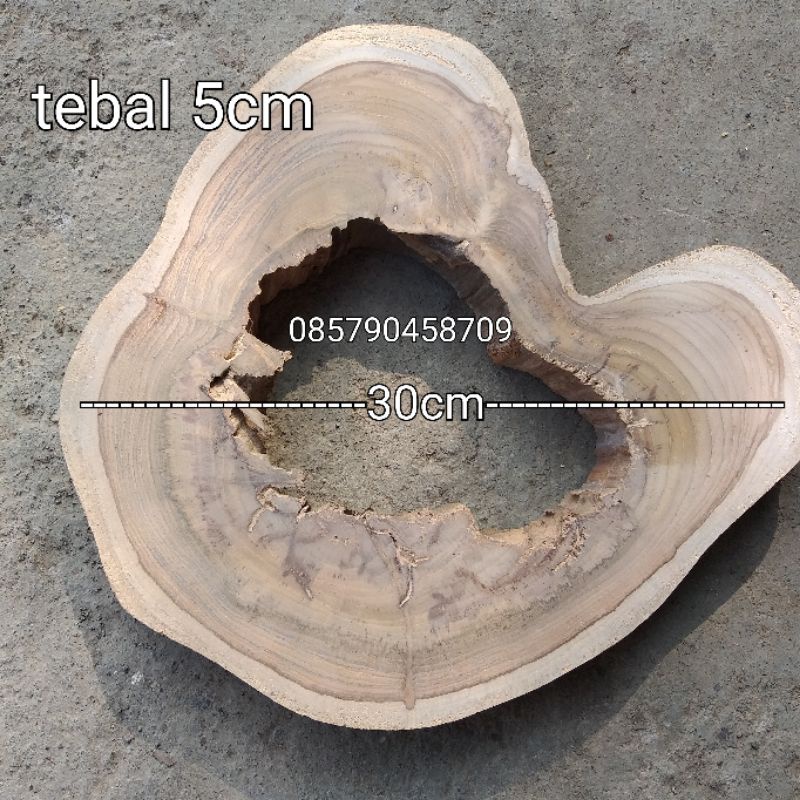 Potongan kayu jati bolong