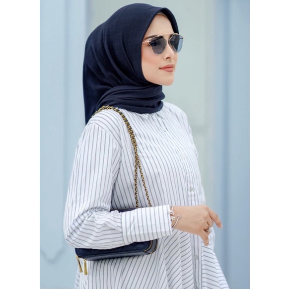 Buttonscarves Tapis Embossed Navy