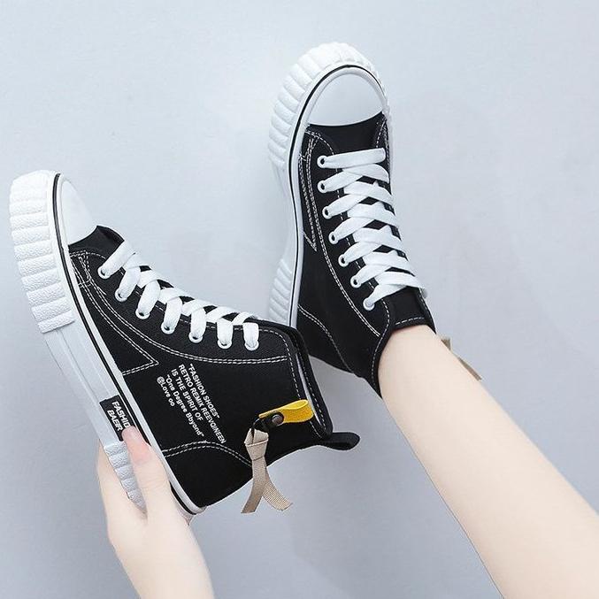 『STAR』 SOVELLA Harley Sepatu Sneakers Olahraga Sport Kets Wanita Hitam Putiih Import SP1934 