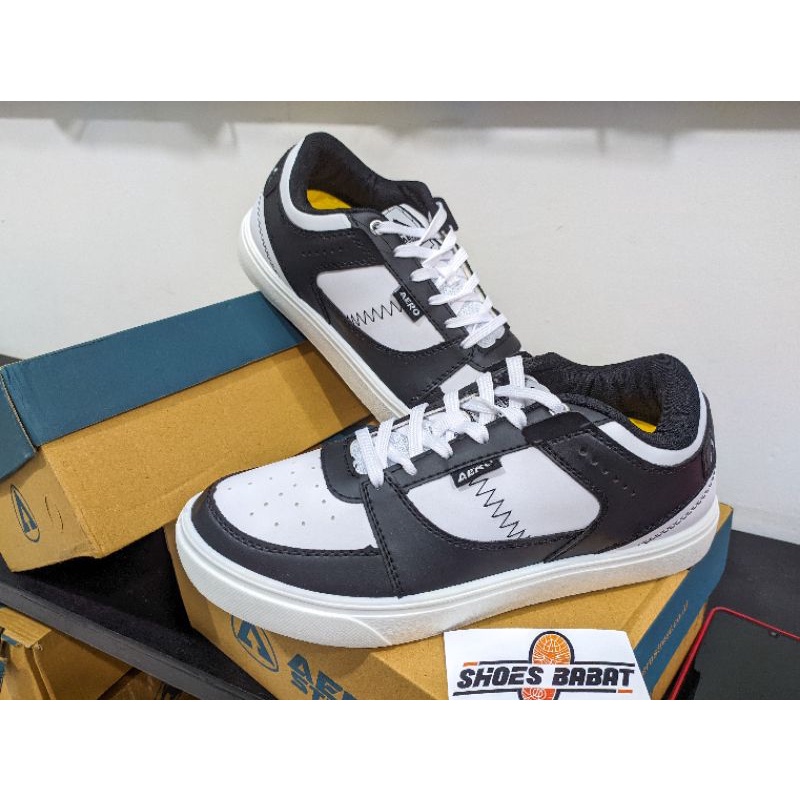 Aerostreet Hoops Low Hitam-Putih- Sepatu Sneakers