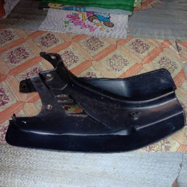 Sayap tebeng tengah suzuki Rc 100 Bravo, ori. N second