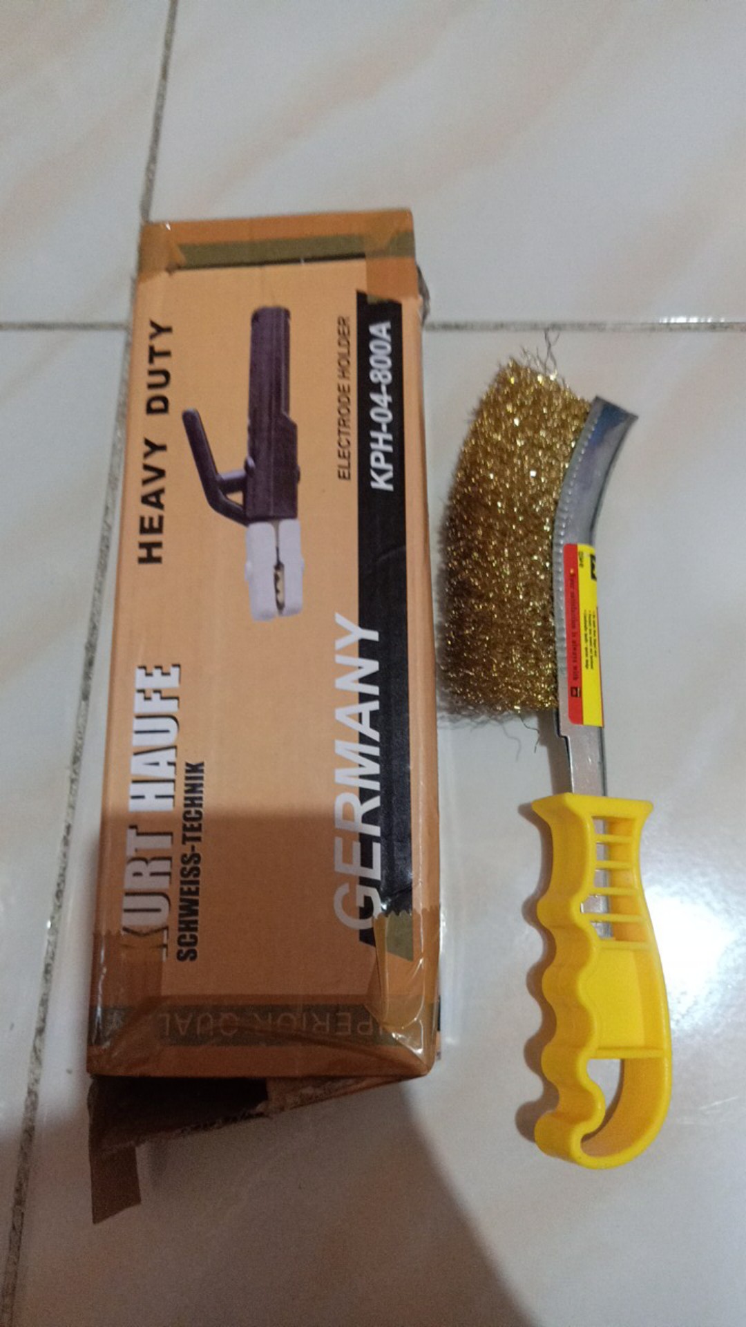 Sikat Kawat Baja Kuningan Scratch Brush Gagang Plastik Bison D84000