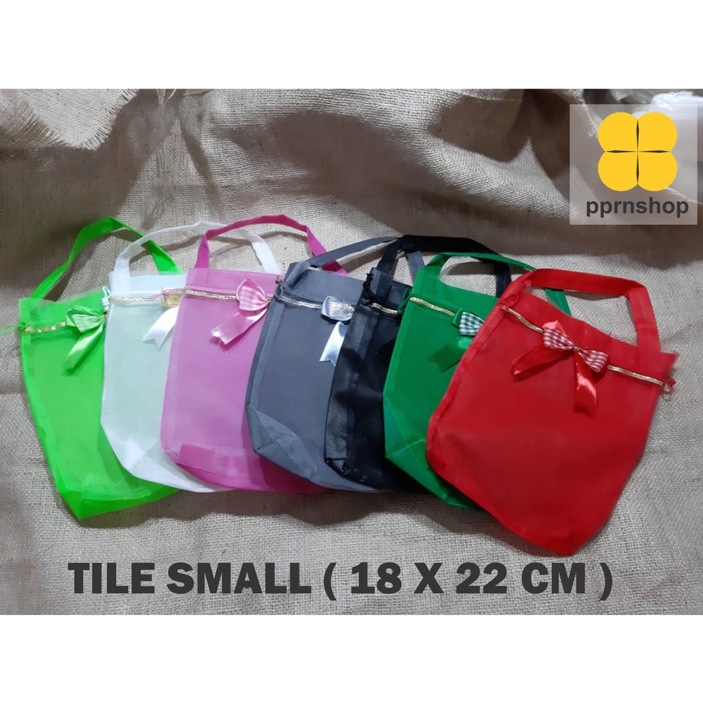 

TAS TILE KECIL 22 X 18 ( 6 PCS ) / TAS SOUVENIR / GOODIEBAG / TAS BINGKISAN