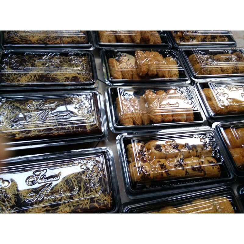 

DEB Jual bolen peuyeum pisang keju dan coklat bandung