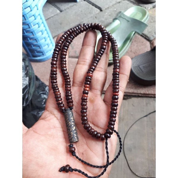 kalung kayu stigi dan tabung jimat