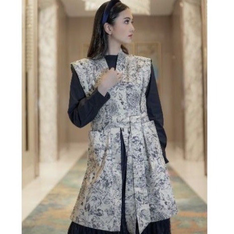 Benang Jarum x Buttonscarves Le Jardin Bleu long vest