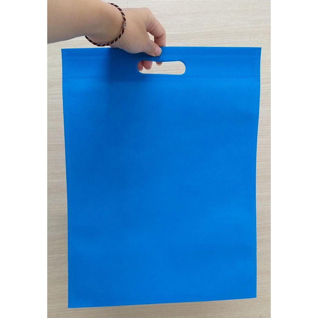 

GOODIE BAG SPUNBOND OVAL 30x40 / Tas Belanja Murah / Kantong Belanja / Souvenir (Biru Tua)