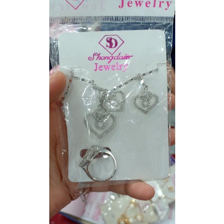 Set  mewah,cantik, 1set dapat kalung, gelang, cincin