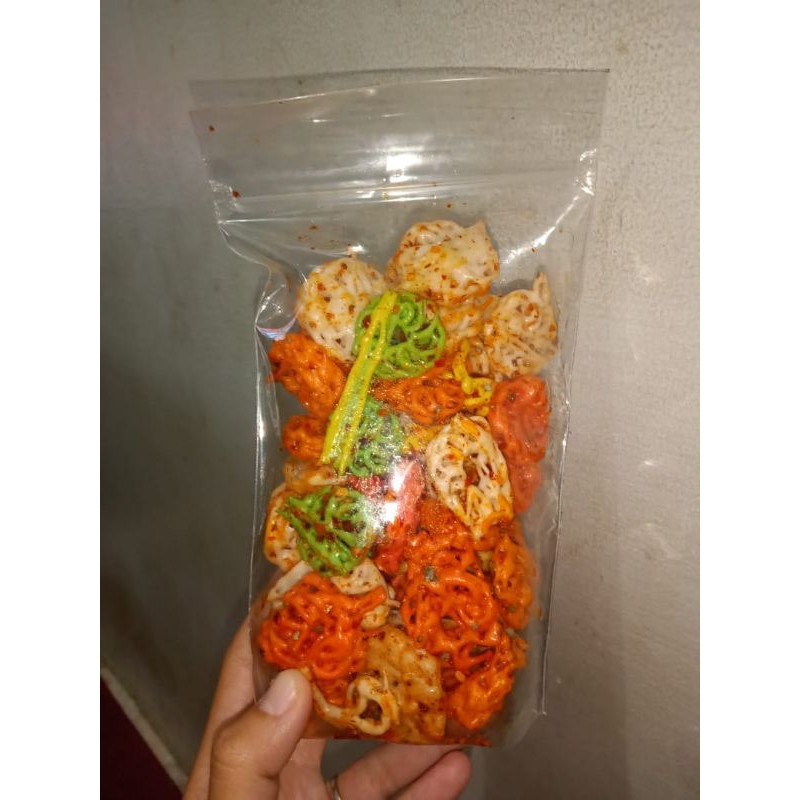 

SEBLAK KERUPUK MIE PELANGI / SEBLAK KERUPUK BANTAT PEDAS DAUN JERUK