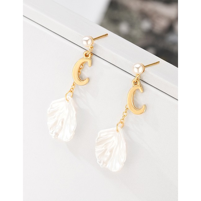 LRC Anting Tusuk Fashion Gold English Alphabet Alloy Shell Earrings D01411 A-M