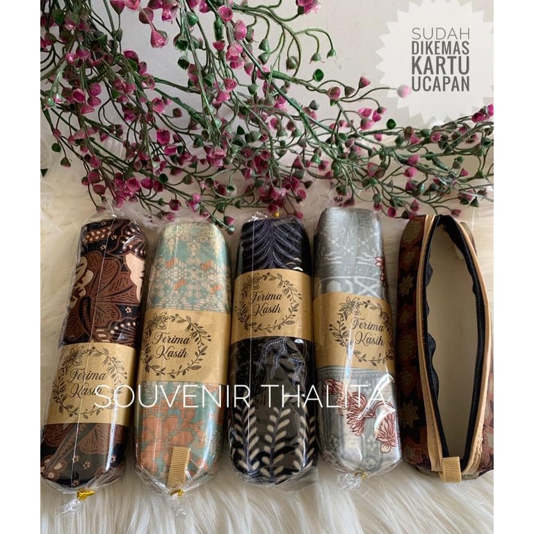 

Souvenir Pernikahan 50 pcs Tempat Pensil Atau Pulpen Motif Batik Kemas Plastik