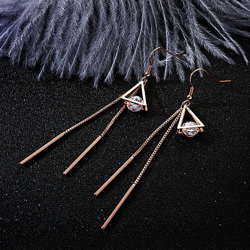 Anting juntai segitiga zircon Fashion Korea Titanium Anti Karat - ercassia