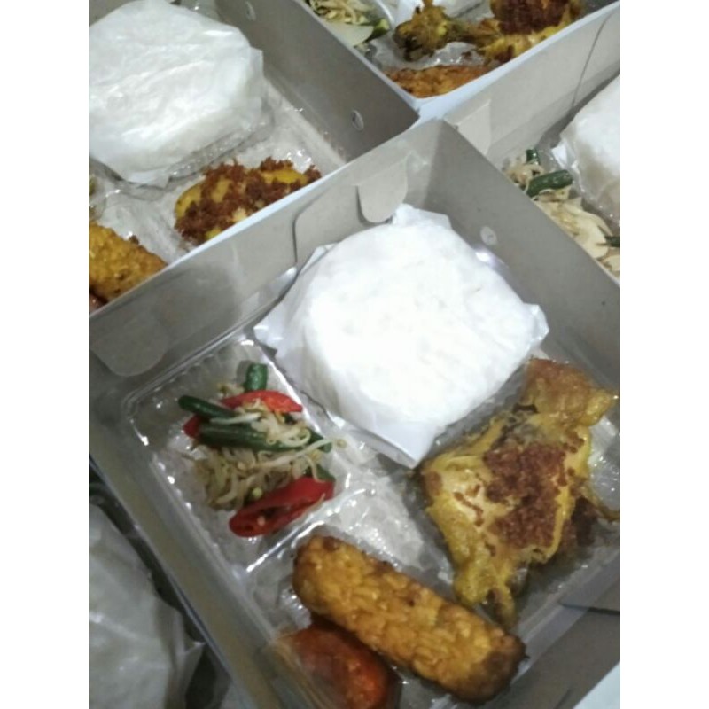 

Nasi kotak paket ayam goreng