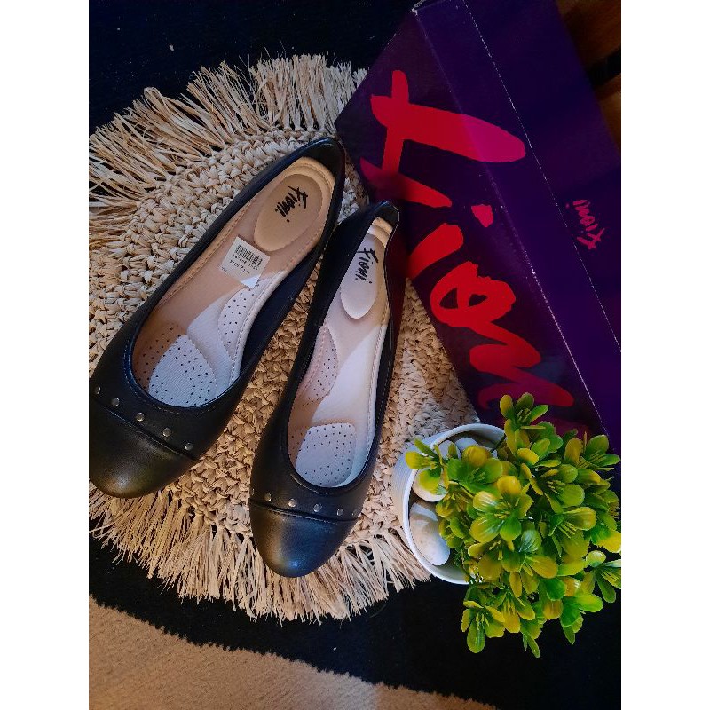 sepatu flat FIONI PAYLESS