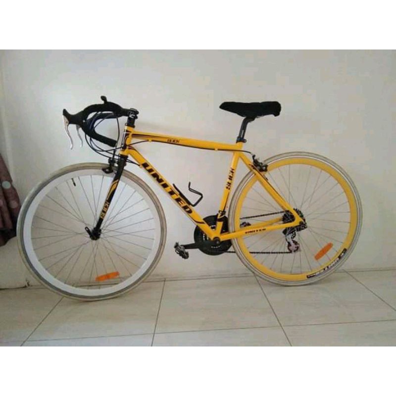 united slick semi roadbike 700