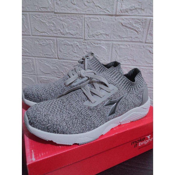 ORI 100% SEPATU DIADORA ILARIO GREY