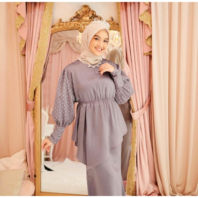 NEW DAPHNE BLOUSE VANILLA HIJAB SIZE M