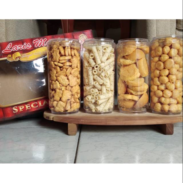 

Paket kue lebaran laris manis