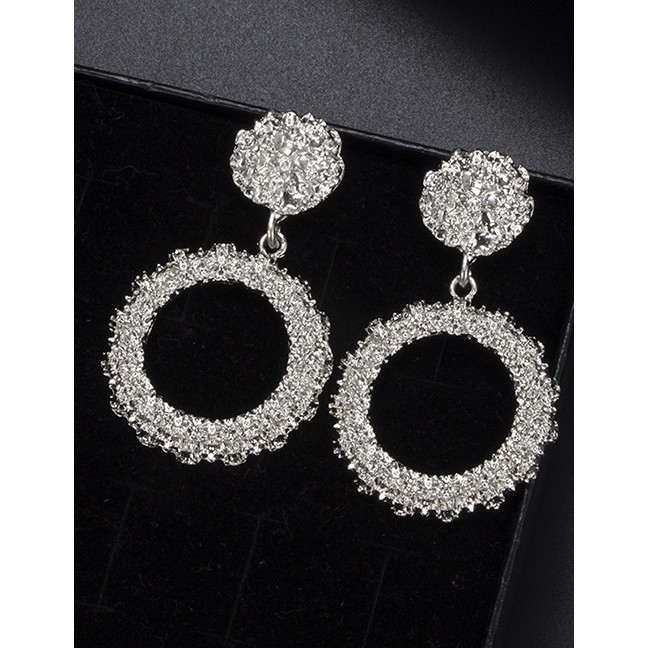 LRC Anting Tusuk Fashion Round Silver Wrinkled Geometric Earrings F53184