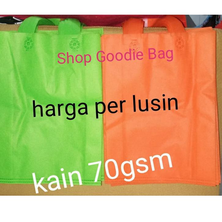 

Ready Stock 0PE 1lusin (12pcs) PaHe ( PAket HEmat ) Goodie Bag Handle uk 25x35x8 kain 70gsm / Tas Sp