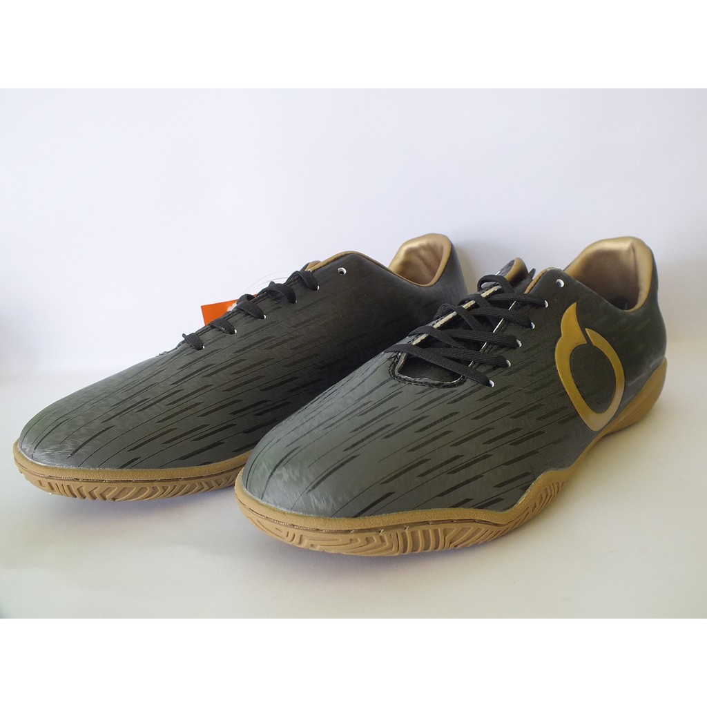 SEPATU FUTSAL ORTUSEIGHT PLASMA IN BLACK