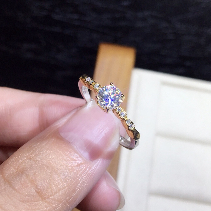 Cincin Moissanite Berlian Baja Titanium Berlapis Emas Wanita Gaya Sederhana Fashion Perhiasan Kawin Kristal Rings