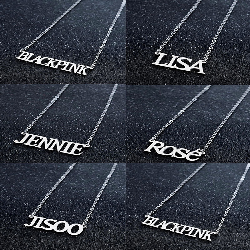 1 Pc Kalung Rantai Titanium Dengan Liontin Tulisan BLACKPINK JENNIE JISOO LISA ROSE Gaya Korea Untuk Wanita