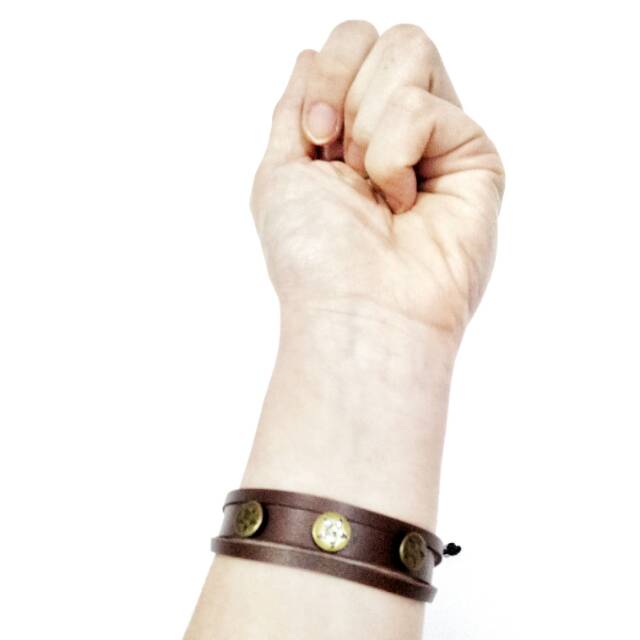 Buy 1 Get 1 (Dapat Dua Buah Gelang) Gelang Kulit Tiga Baris dengan Hiasan Bintang | Paket Sepasang