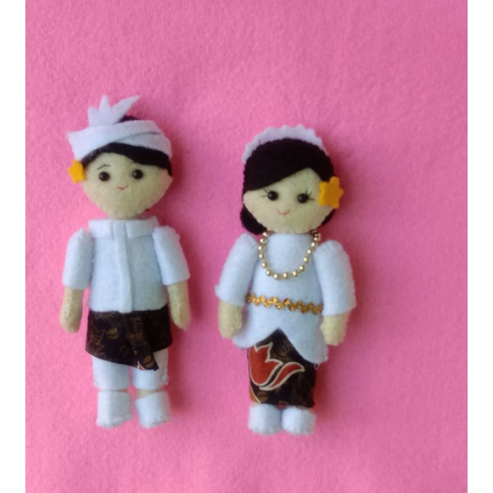 Boneka couple adat Bali