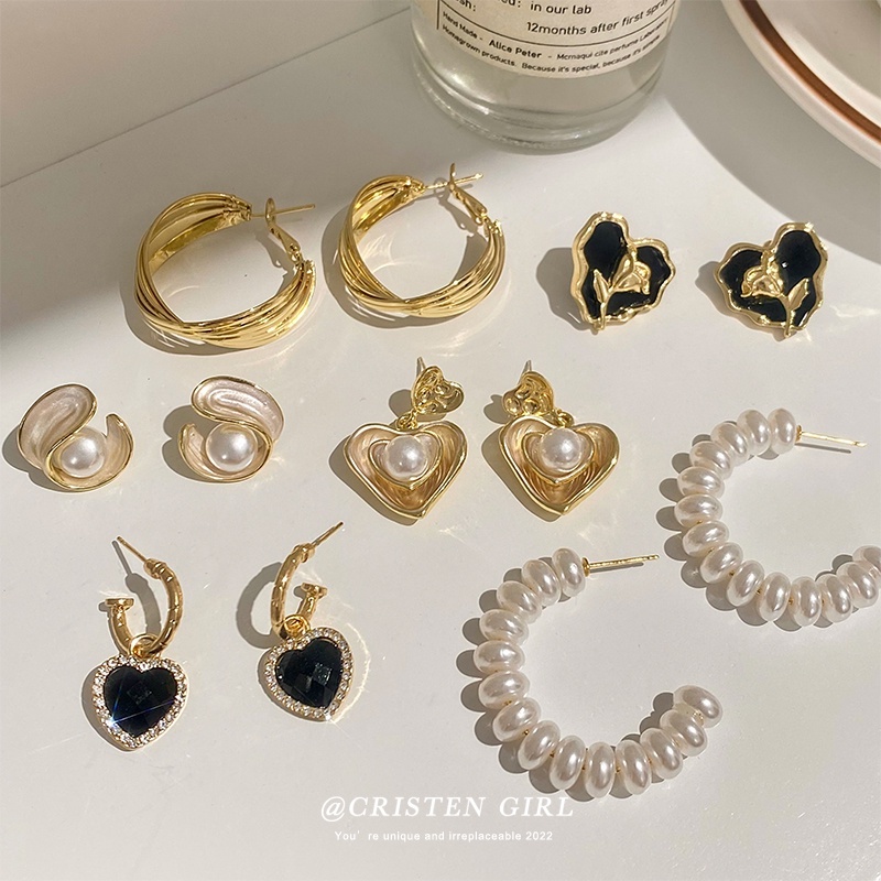 Anting Stud Mutiara Bahan Metal Gaya Korea Retro Untuk Wanita