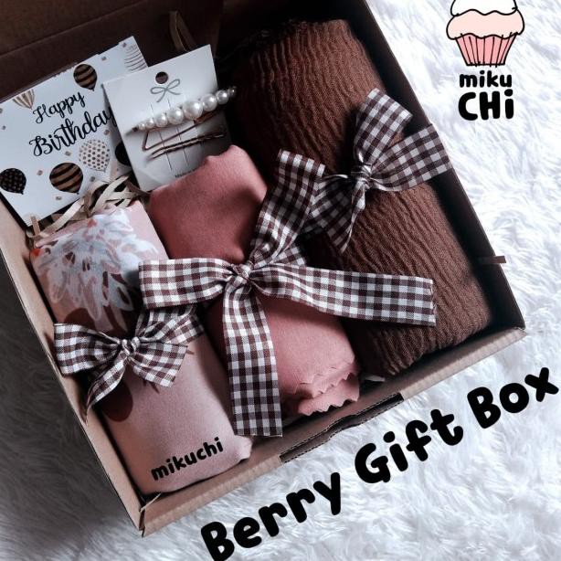 

Mikuchi Berry Gift Box - Hadiah kado ulang tahun wanita hampers hijab