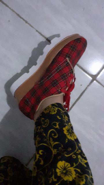 Sepatu Kotak Motif Merah Pm04