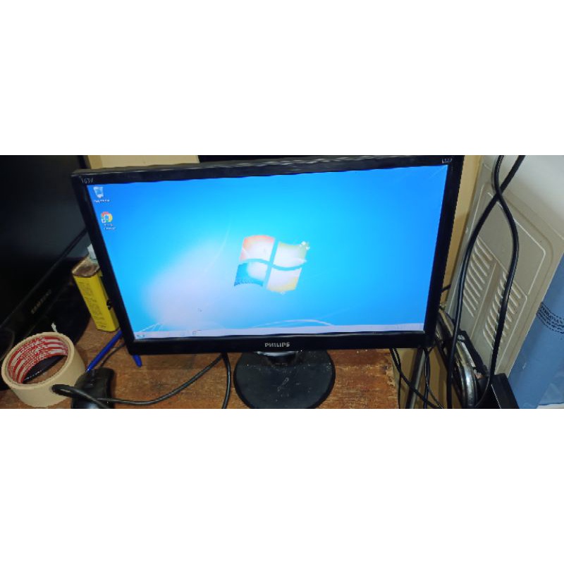 monitor LED Philips 16 in bonus kabel power dan vga