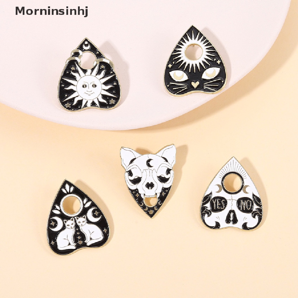 Mornin Bros Pin Enamel Bentuk Matahari / Bulan / Kucing / Hati Warna Hitam Gaya Punk / Gothic Untuk Anak