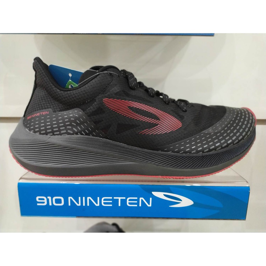 910 Nineten Haze Sepatu Running - HAZE 1.5 HITAM / ABU / MERAH