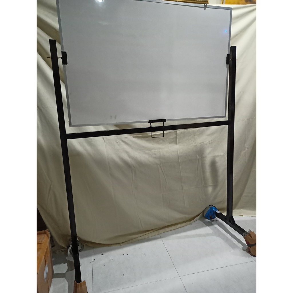 

Papan tulis/ Whiteboard beroda ukuran 120x80 cm murah