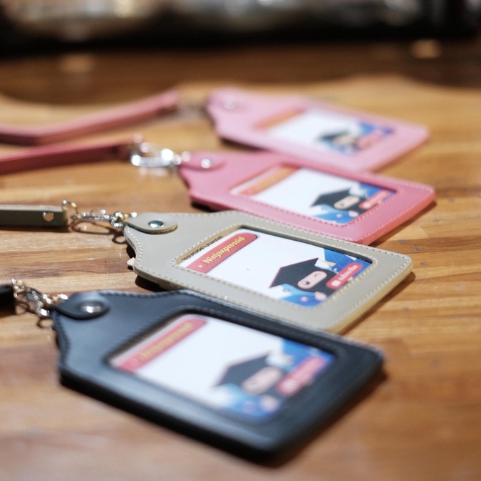 

NAME TAG KULIT / ID CARD HOLDER KULIT/GANTUNGAN NAMA VERTIKAL RN21