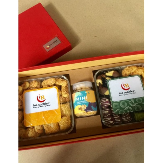 

parcel lebaran / Hampers lebaran ina cookies isi 2 kombinasi dan mini cookies