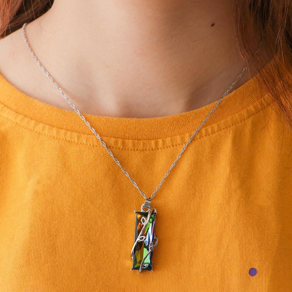 Preva Kalung Berlian Imitasi Rantai Pelangi Liontin Persegi