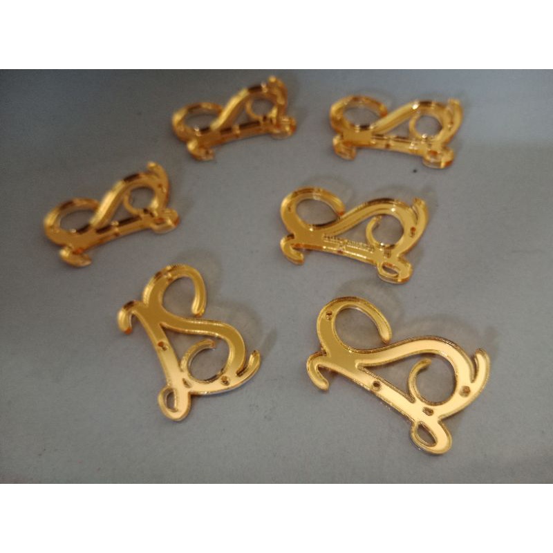 label hijab initial huruf akrilik