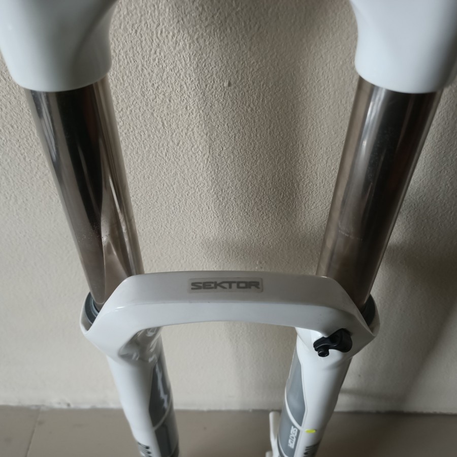 FORK ROCKSHOX SEKTOR 27.5 WHITE TRAVEL 140 Taper