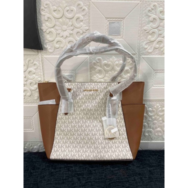 Mk Charlotte Tote Signature
