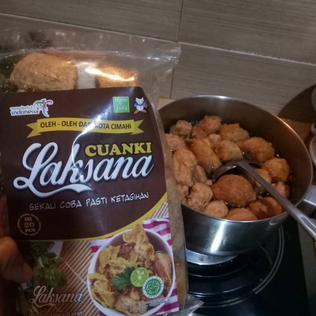 

Cuanki cimahi, isi 20 pcs campur siomay Dan tahu, sudah lengkap dengan bumbu Dan sambel