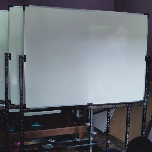 

White Board / Papan Tulis Standing 90 × 120 Cm .Non Magnetik - Non Magnetik promo
