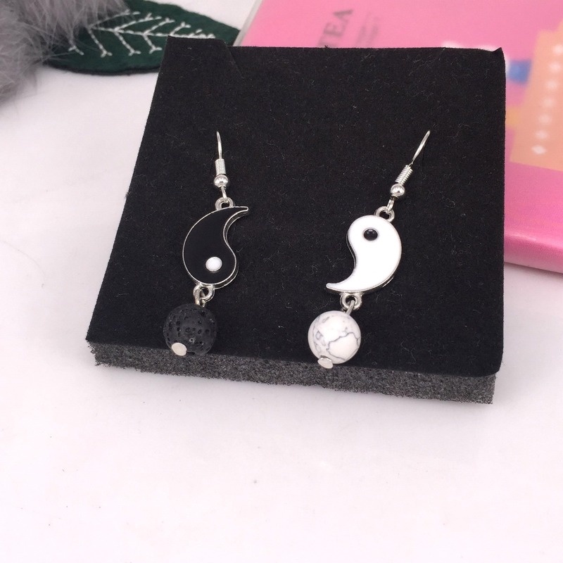 1 Pasang Anting Manik-Manik Batu Yin Yang Tai Chi Bahan Alloy Warna Hitam Putih Gaya Retro Untuk Wanita