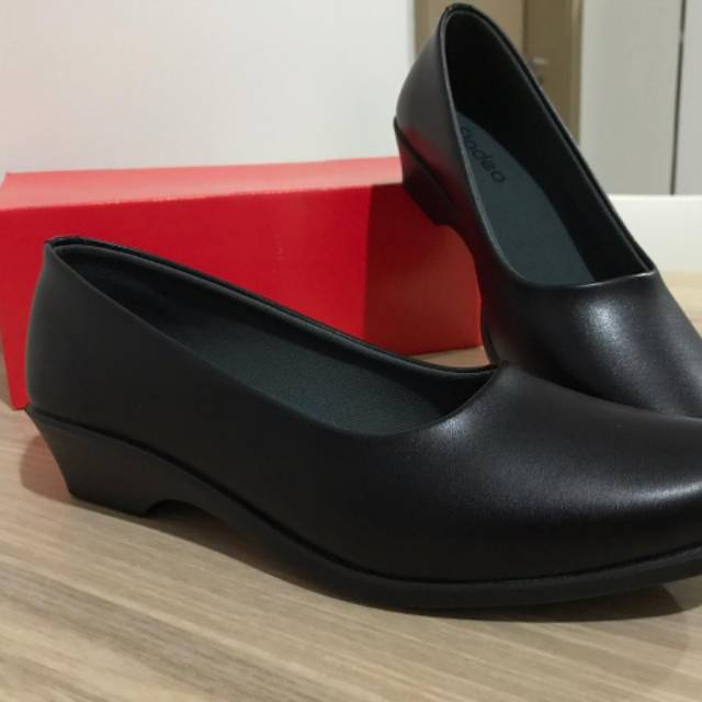 Sepatu pantofel kerja hitam fladeo wanita ori murah polos