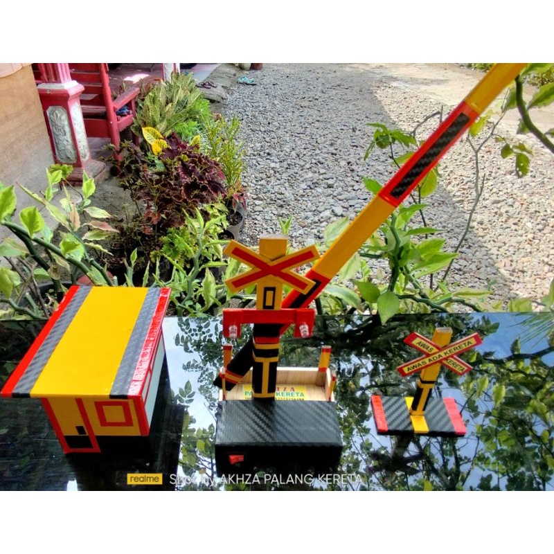 palang kereta api isi 3 lampu nyala