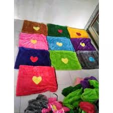 best seller SARUNG BANTAL BULU RASFUR motip GLOSSY/SARUNG BANTAL LEMBUT/ UK 45cm x60cm