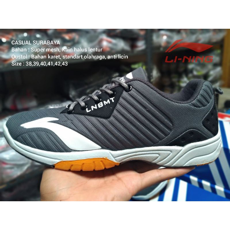 Sepatu Olahraga Lari Badminton Lining Abu grey