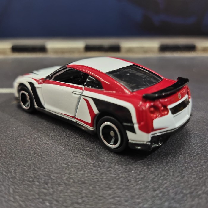 Tomica Hyper Rescue Nissan GT-R